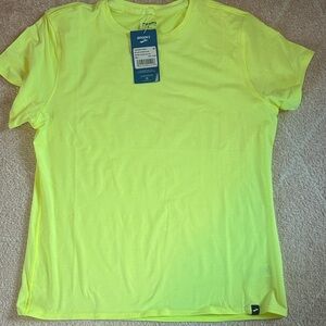 Brooks Luxe Running Tee.  NWT. Sz L